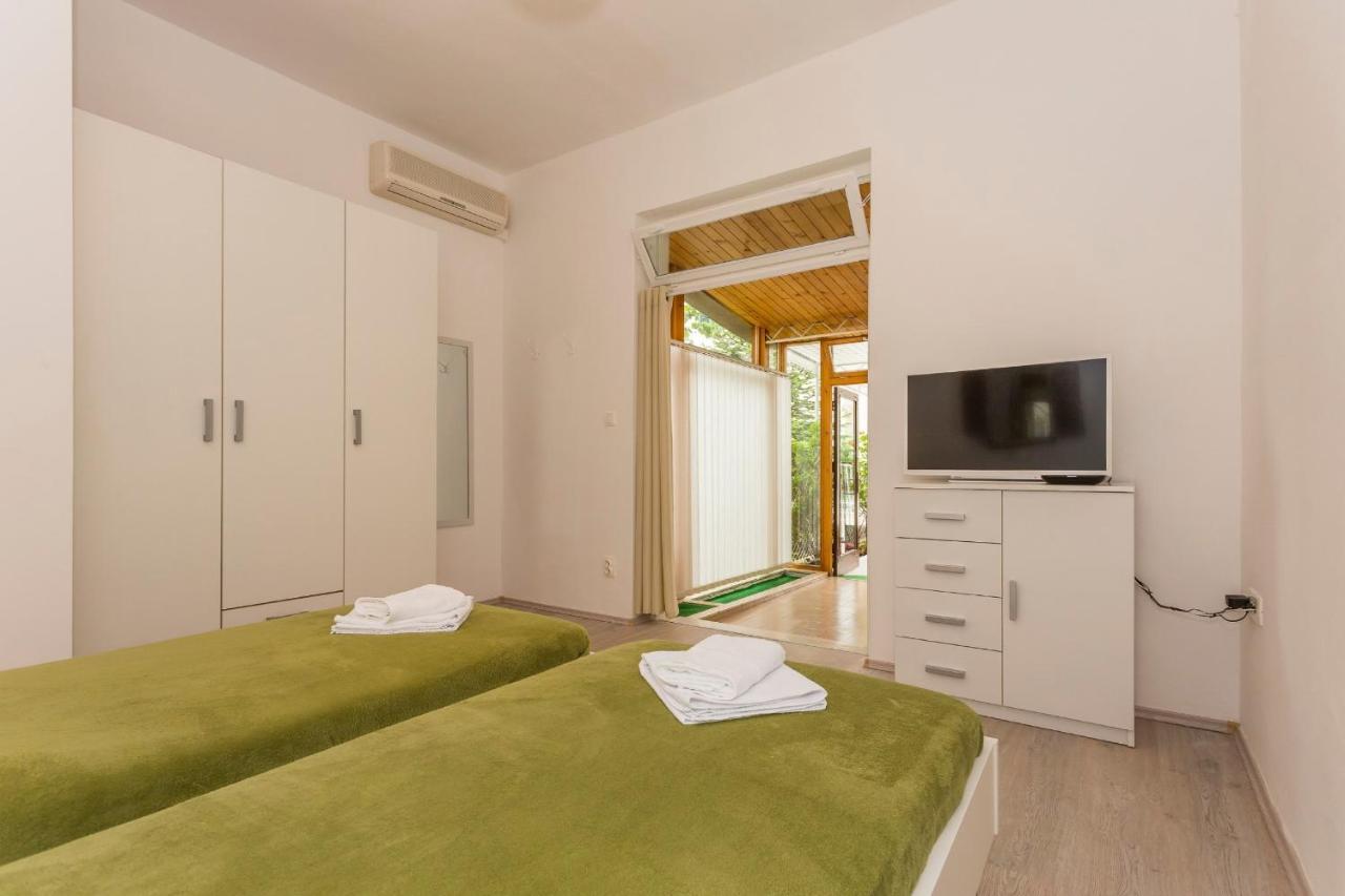 Comfortable Modern Studio With Shaded Patio Split Ngoại thất bức ảnh