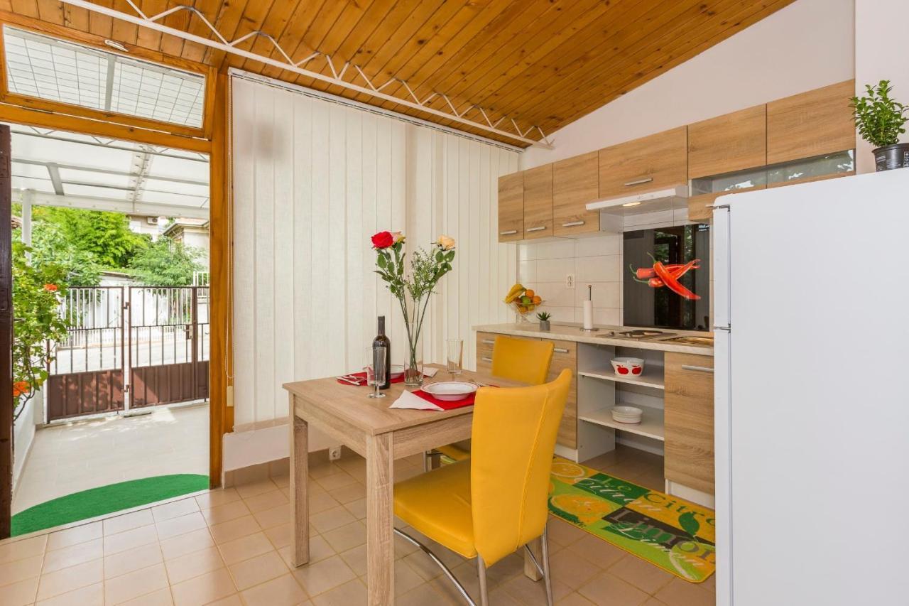 Comfortable Modern Studio With Shaded Patio Split Ngoại thất bức ảnh