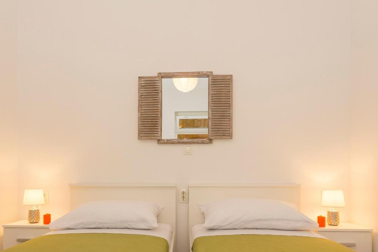 Comfortable Modern Studio With Shaded Patio Split Ngoại thất bức ảnh
